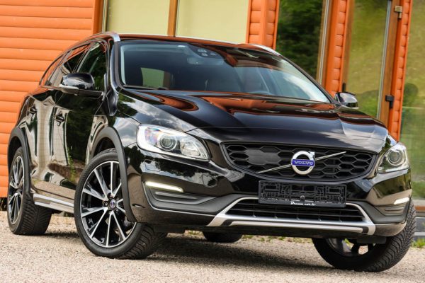 - Pārdots Volvo V60 Cross Country  2.0D3 - 150zs     